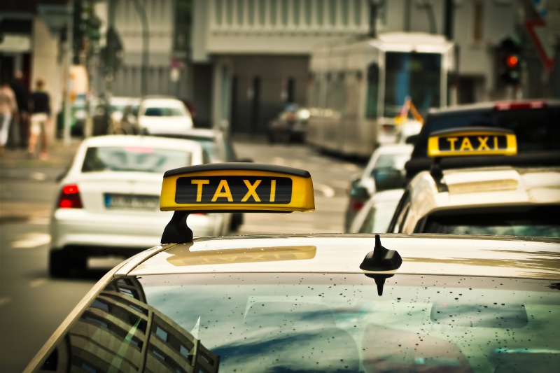 taxis-TRANS EN PROVENCE-min_road-traffic-car-glass-driving-city-583084-pxhere.com